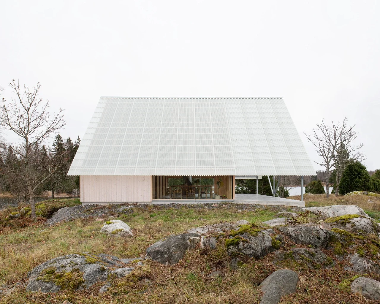 Enhance the Quality of Your Construction and Industrial Projects with High-Performance Polycarbonate Sheets