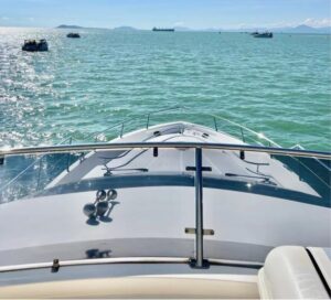 Why Polycarbonate Transparent Solid Sheets Are the Ideal Choice for Yacht Guardrails